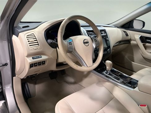 Used 2014 Nissan Altima 2.5 SL w/ Technology Package FWD image 10