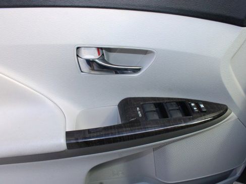 Used 2014 Toyota Venza LE w/ LE Convenience Package FWD image 26