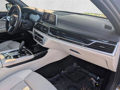 Certified 2022 BMW 740i xDrive w/ M Sport Package image 23