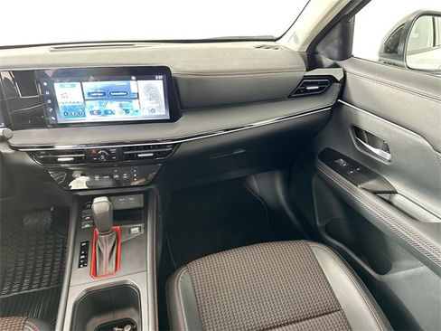 Used 2025 Nissan Kicks SR image 24