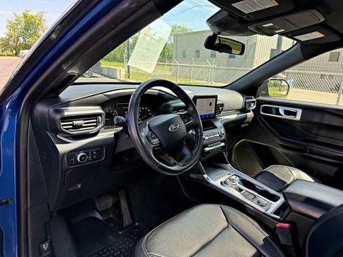 Used 2020 Ford Explorer XLT w/ Equipment Group 202A AWD/4WD image 13