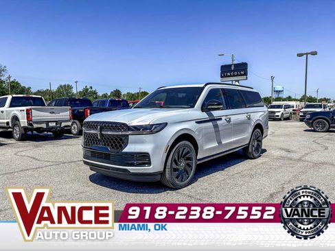New 2026 Lincoln Navigator L Reserve AWD/4WD image 3