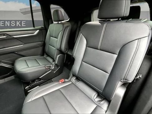 New 2026 GMC Acadia Elevation w/ Elevation Premium Package AWD/4WD image 11
