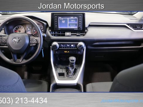 Used 2020 Toyota RAV4 LE image 22