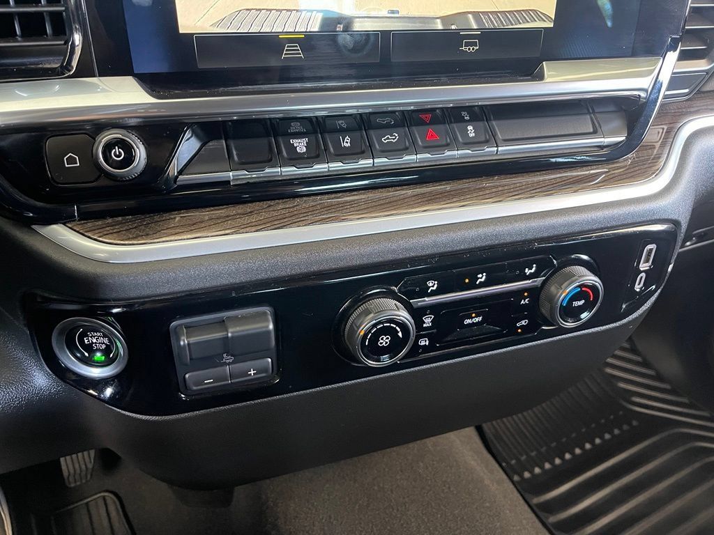 Used 2024 Chevrolet Silverado 2500 LT AWD/4WD image 17