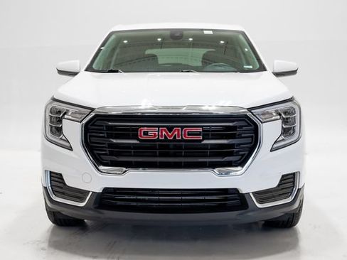 Used 2024 GMC Terrain SLE FWD image 4