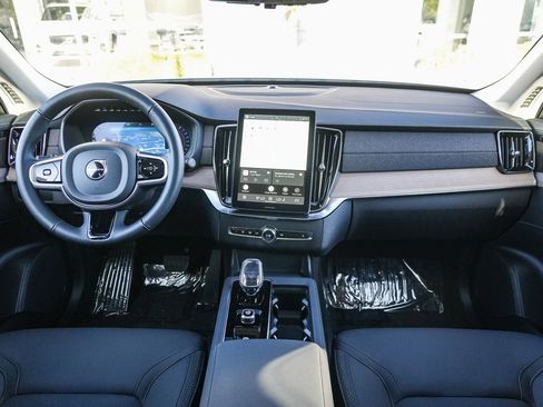 Used 2026 Volvo XC90 B5 Plus w/ Protection Package AWD/4WD image 14