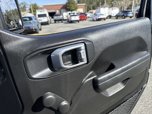 Used 2023 Jeep Gladiator Sport w/ Off Road Group image 26