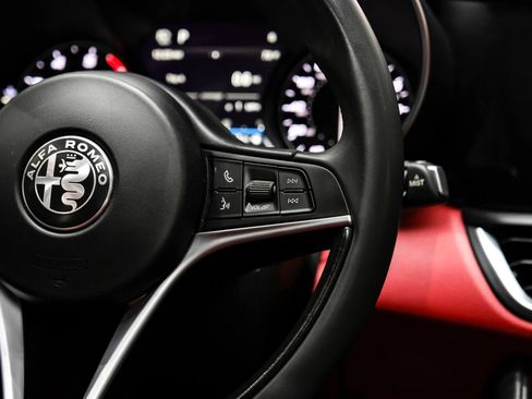 Used 2019 Alfa Romeo Giulia w/ Quick Order Package 22K Sport RWD image 17