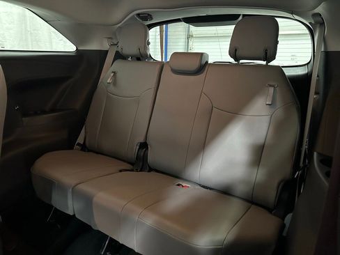 Used 2025 Toyota Sienna XLE image 52