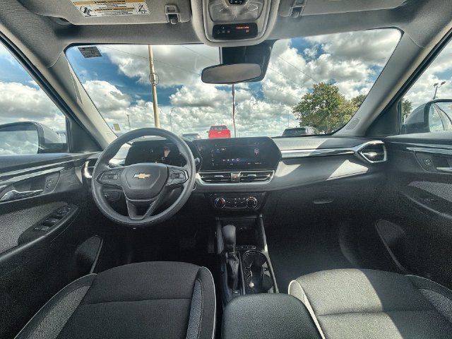 Used 2025 Chevrolet TrailBlazer LT AWD/4WD image 19