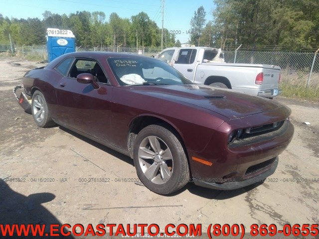 Used 2015 Dodge Challenger SXT RWD image 3