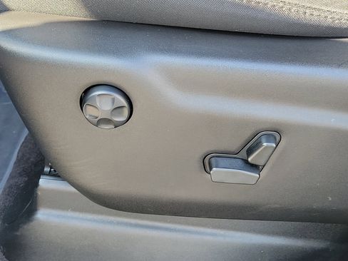 Used 2017 Jeep Grand Cherokee Laredo image 19