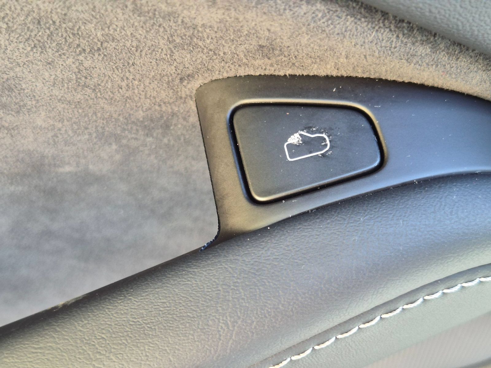 Used 2025 Tesla Model Y Long Range RWD image 27