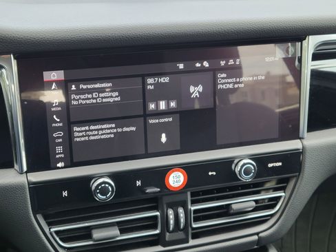 Used 2025 Porsche Macan image 15