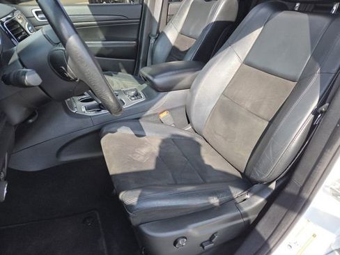 Used 2019 Jeep Grand Cherokee Altitude image 33