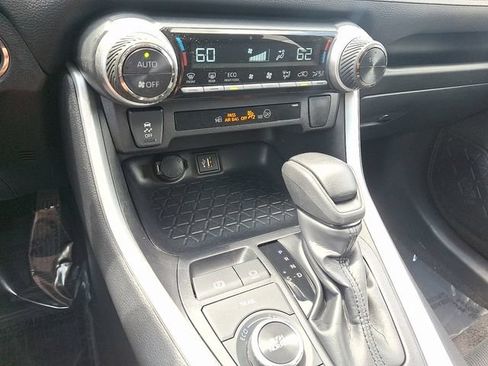 Used 2025 Toyota RAV4 XLE AWD/4WD image 14