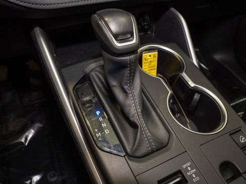 Used 2024 Toyota Highlander LE image 17