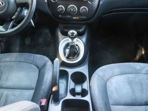Used 2016 Kia Soul FWD image 25