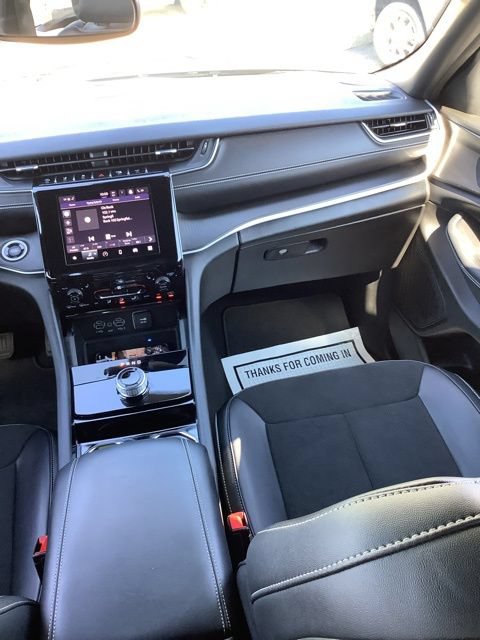 Used 2023 Jeep Grand Cherokee Altitude AWD/4WD image 16
