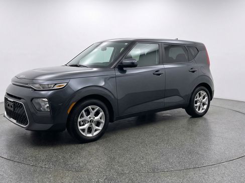 Used 2025 Kia Soul LX w/ LX Technology Package FWD image 3
