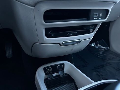 Used 2020 Chrysler Pacifica Limited w/ Tire & Wheel Group image 24