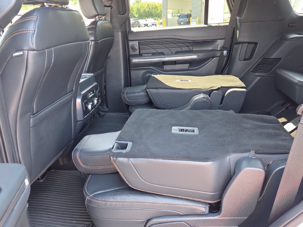 Used 2024 Ford Expedition Platinum AWD/4WD image 8