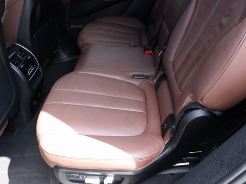 Used 2022 BMW X7 xDrive40i w/ M Sport Package image 24