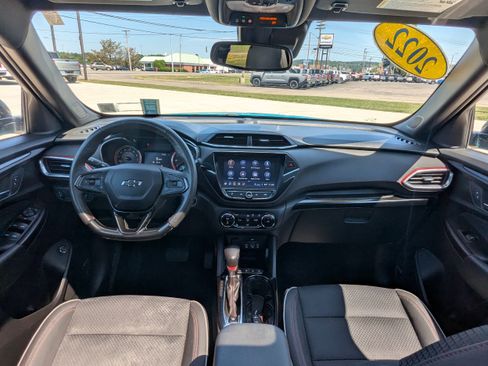 Used 2022 Chevrolet TrailBlazer RS w/ Sun and Liftgate Package AWD/4WD image 13