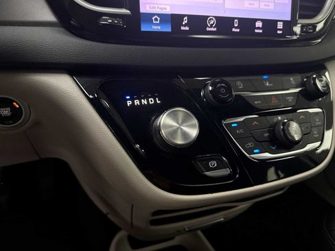 Used 2022 Chrysler Pacifica Touring-L FWD image 20