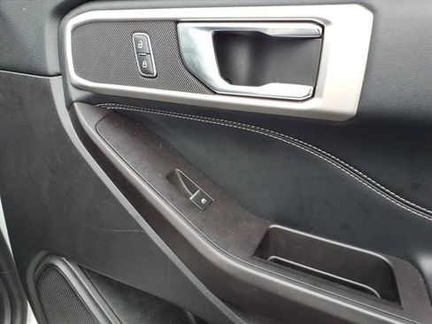 Used 2020 Ford Explorer XLT w/ Equipment Group 202A image 12