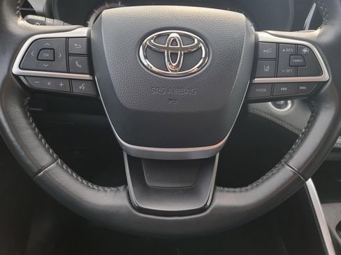 Used 2024 Toyota Highlander LE AWD/4WD image 27