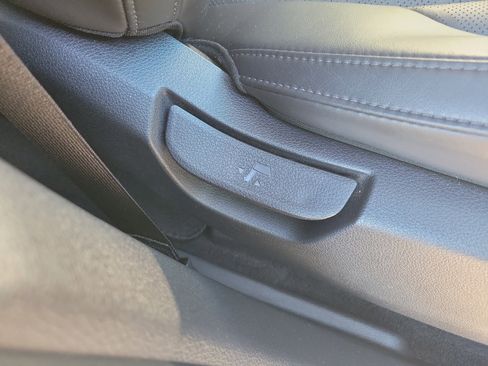 Certified 2024 Kia Carnival EX image 9