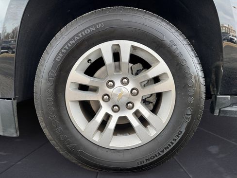 Used 2019 Chevrolet Suburban LT image 14