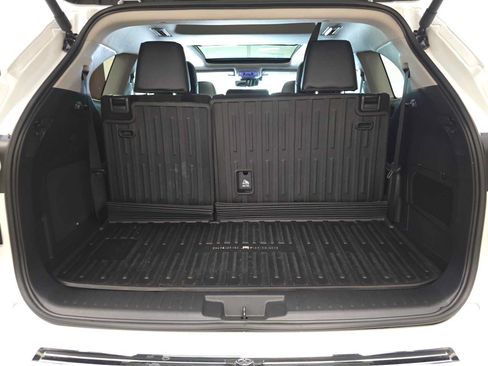 Certified 2025 Toyota Highlander Platinum AWD/4WD image 31