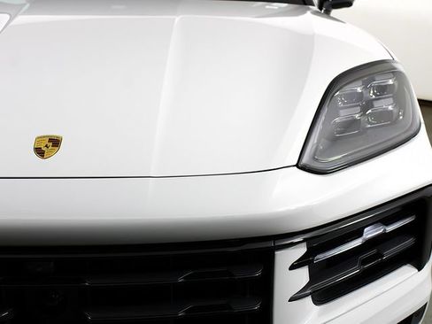 Certified 2026 Porsche Cayenne Coupe AWD/4WD image 10