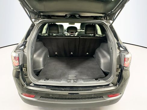 Used 2023 Jeep Compass Limited image 27