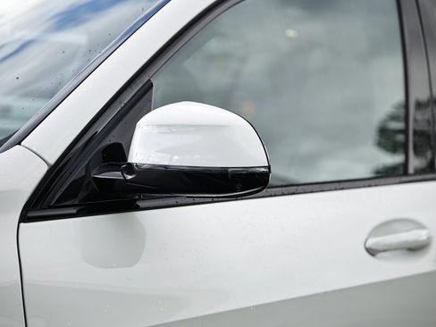 Used 2025 BMW X5 xDrive50e w/ Executive Package image 11