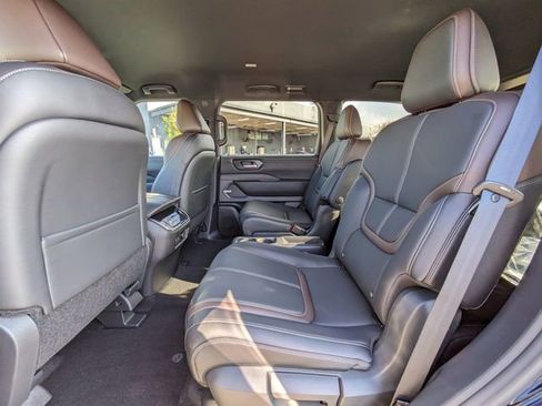 New 2026 Nissan Armada SL w/ Captain's Chari Seat Package AWD/4WD image 17