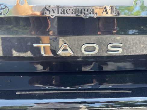 Used 2024 Volkswagen Taos SE FWD image 8