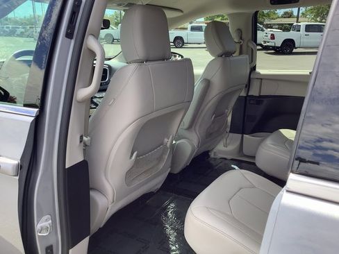 Used 2021 Chrysler Voyager Lxi image 25