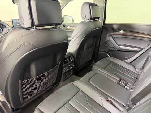 Used 2024 Audi Q5 e Premium w/ Convenience Package image 24