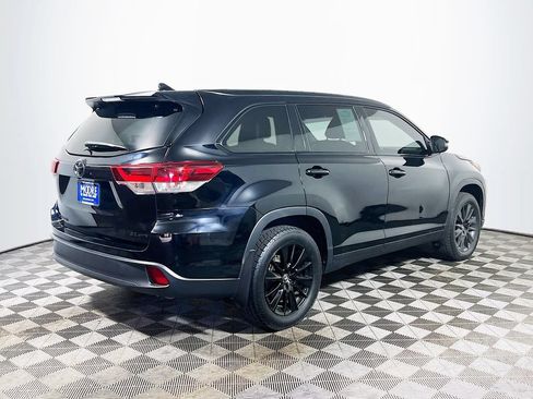 Used 2019 Toyota Highlander SE w/ Nightshade Edition AWD/4WD image 7