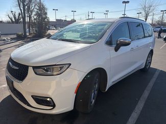 Used 2023 Chrysler Pacifica Limited video 1