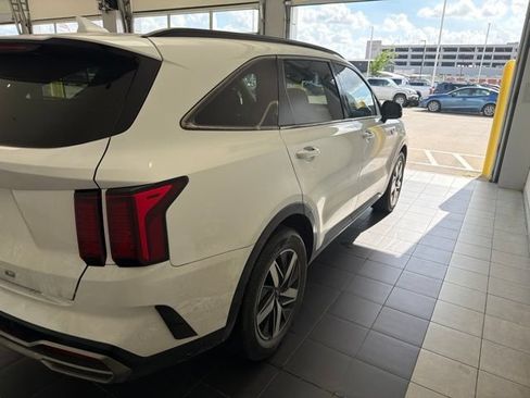 Used 2022 Kia Sorento S w/ Panoramic Sunroof Package FWD image 4