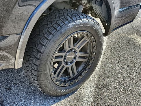 Used 2016 Ford F150 Lariat image 10