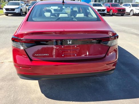 New 2025 Honda Accord SE image 4