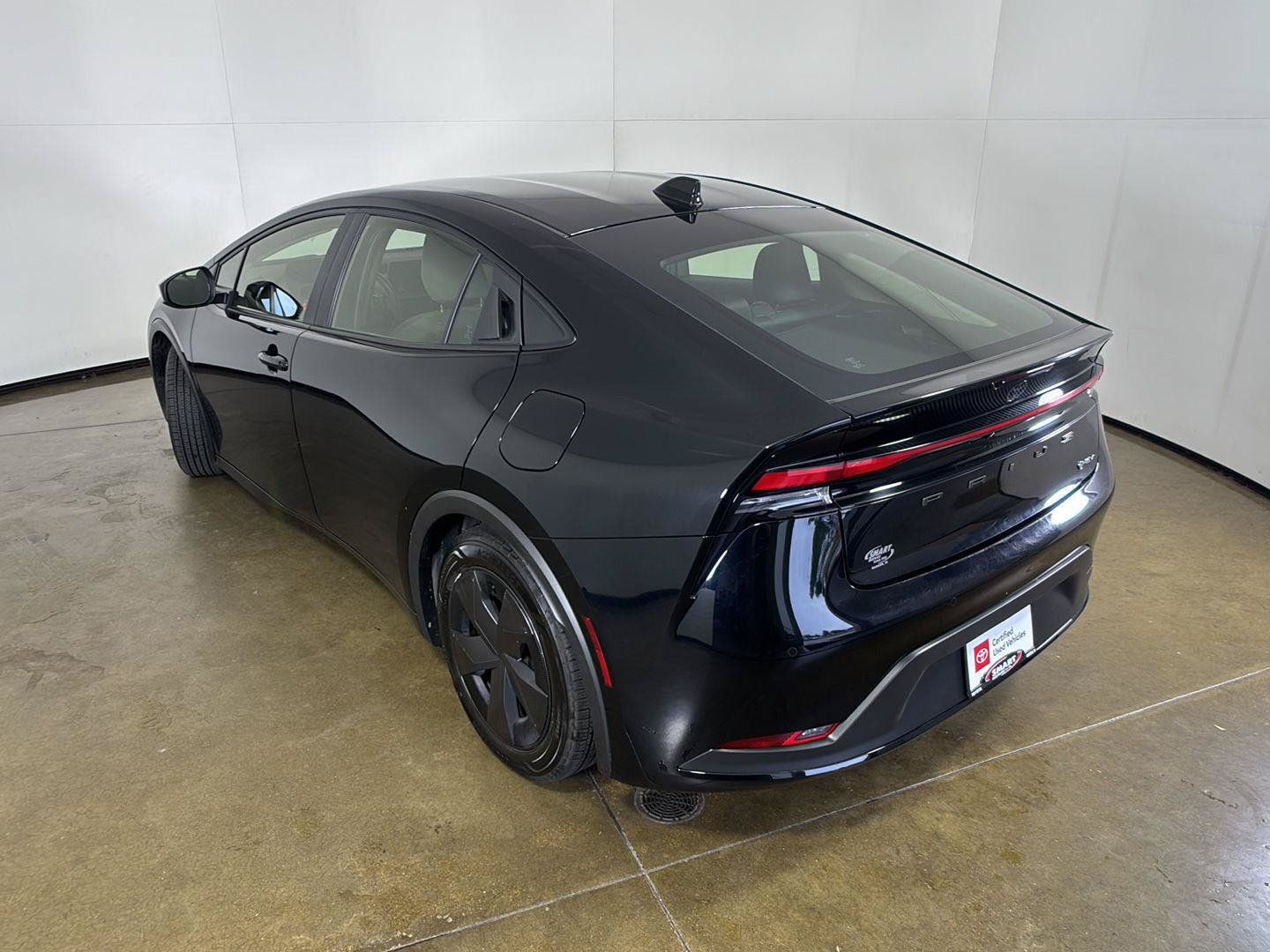 Used 2025 Toyota Prius LE FWD image 12