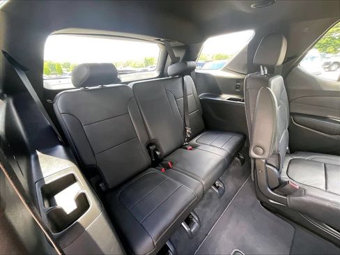 Used 2023 Chevrolet Traverse LT w/ LT Premium Package AWD/4WD image 17
