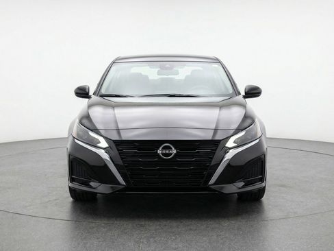 Used 2025 Nissan Altima 2.5 SV image 2